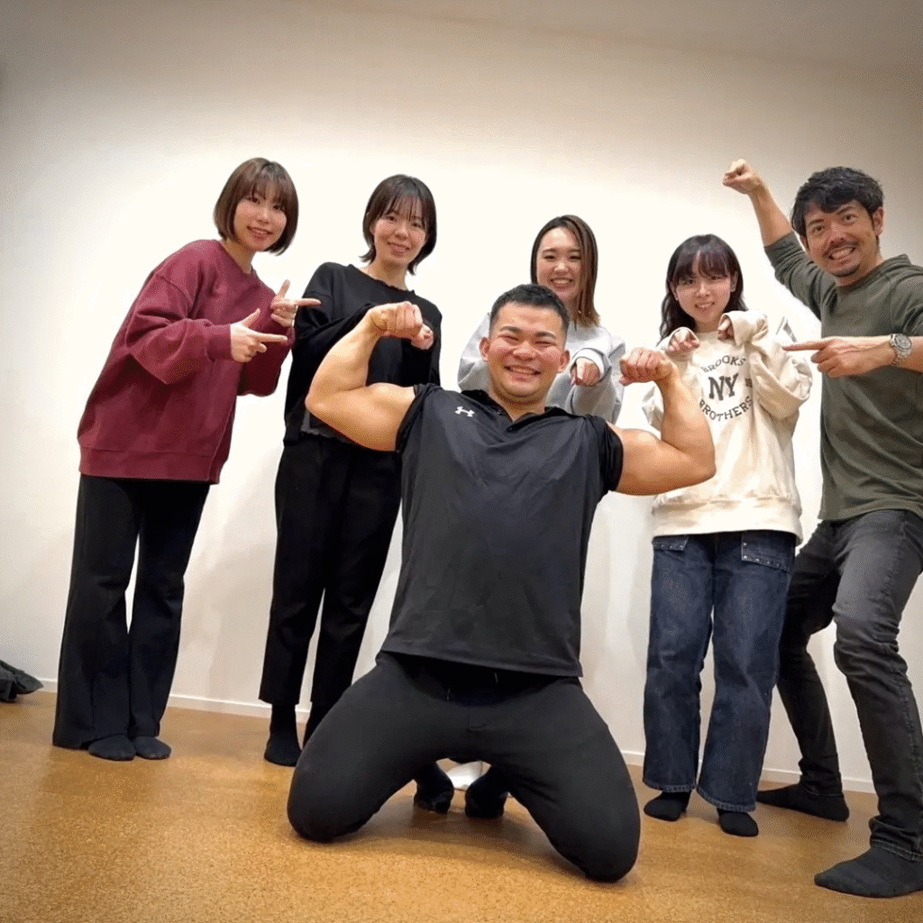 トレーナーと家族のように仲の良い写真